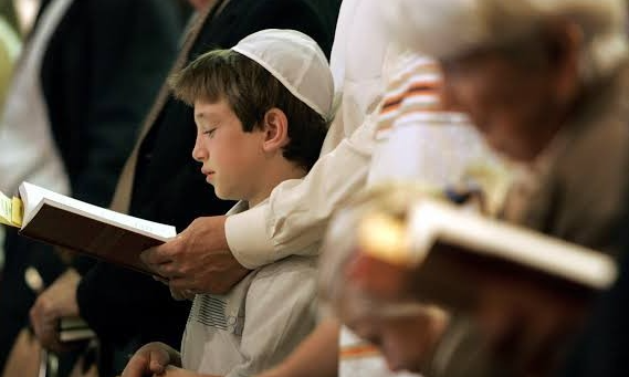 YOM KIPPUR Service with the Russian-speaking Jewish Community  background image