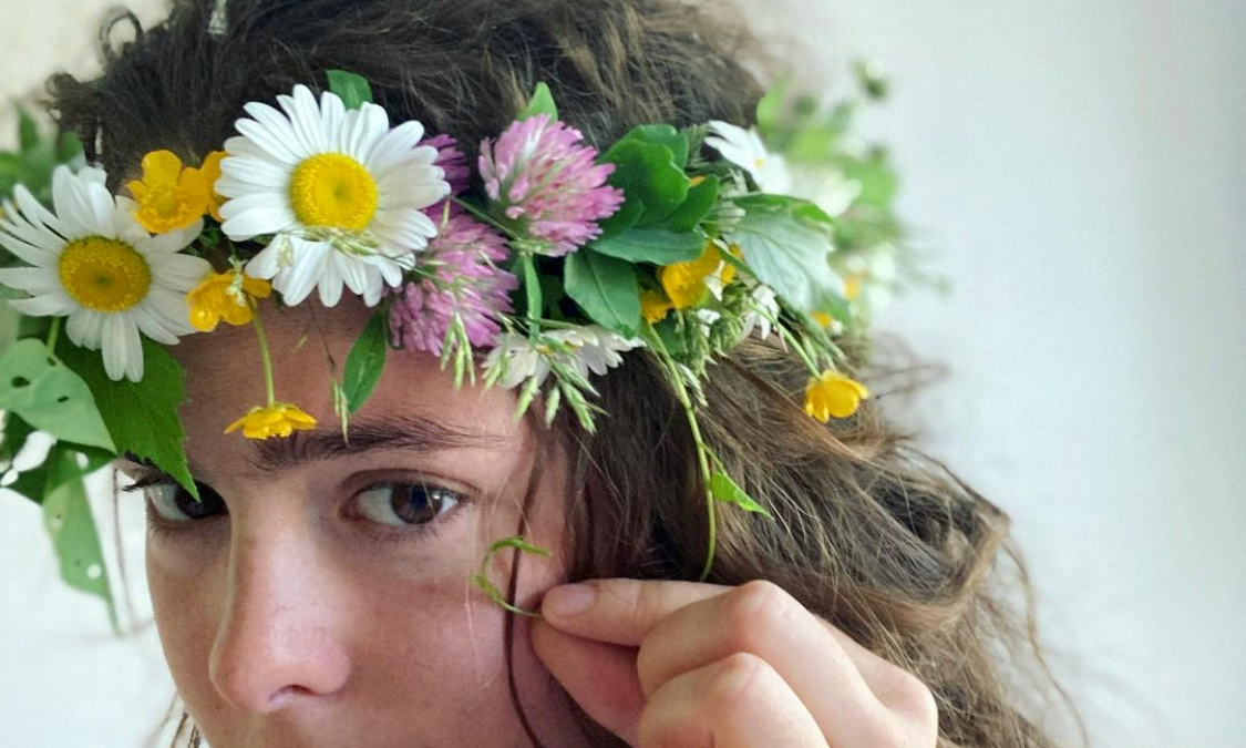 Dahlia Festival Workshop: Biodegradable Flower Crown Making with Clara Stickney background image